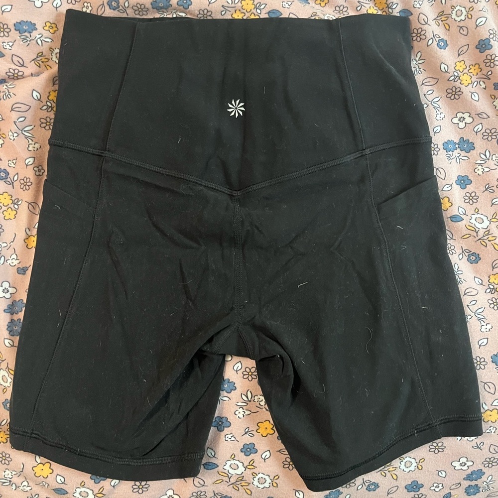 Athleta Salutation Stash Pocket 7” Short